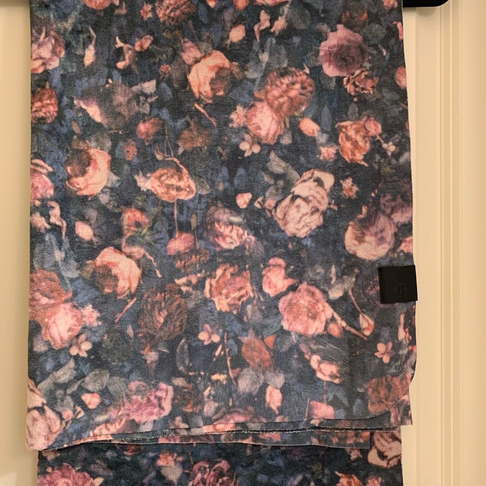 Full Size Lululemon Yoga Towel